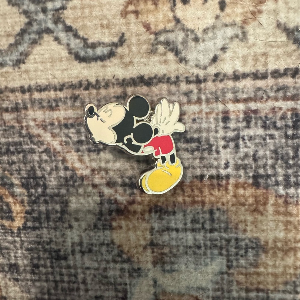 Mickey Mouse Kissing Trading Pin - Red, Yellow, Black